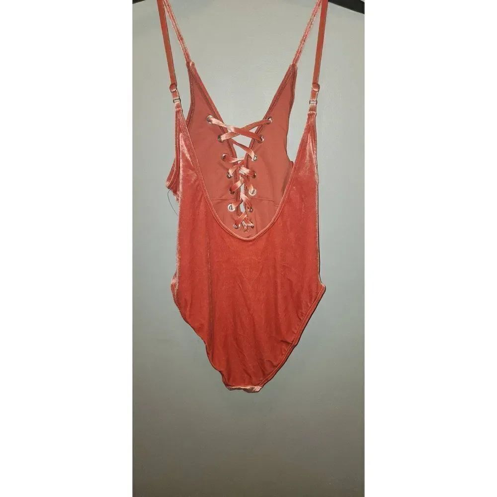 Lira Velvet One Piece - Picture 4 of 5